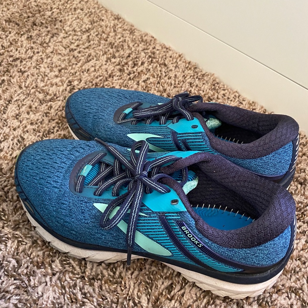 Brooks Adrenaline women shoes size 7